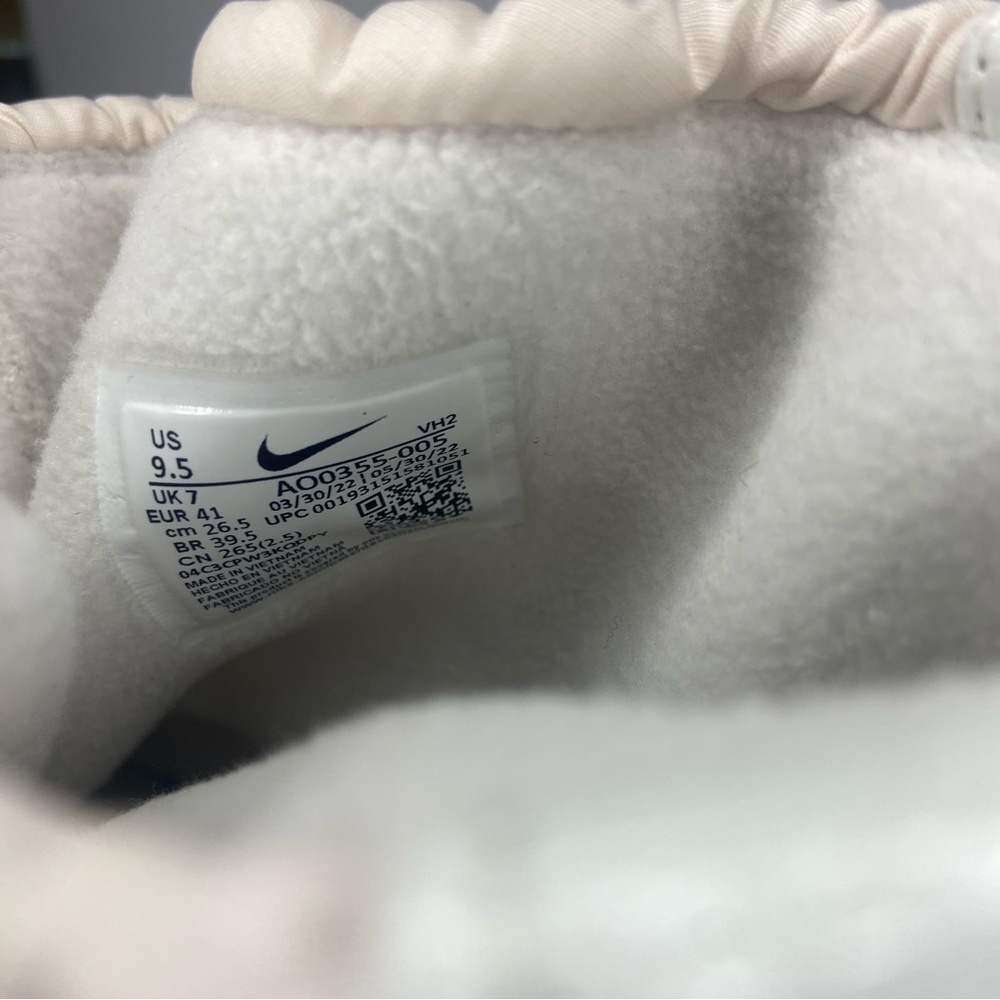 Nike Tanjun High Rise Boots - Picture 7 of 7